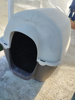 Caseta perro grande beige y marrón