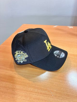 Gorra New Era 9FORTY Negra y Dorada