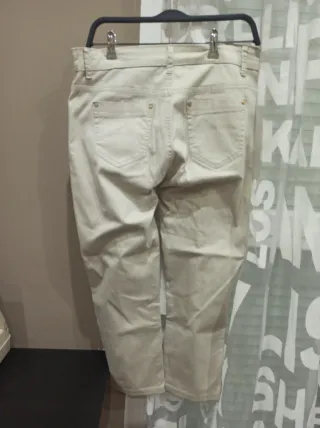 Pantalón vaquero elástico beige