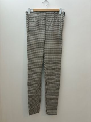 Pantalones de cuadros beige y negro