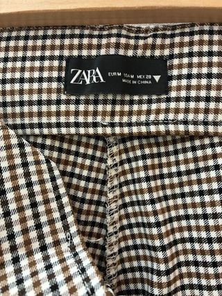 Pantalones de cuadros beige y negro