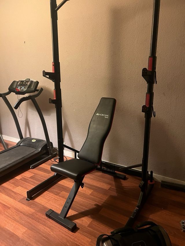 Gimnasio multifuncional y banco