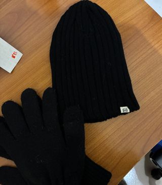 Cappuccio e guanti Next neri