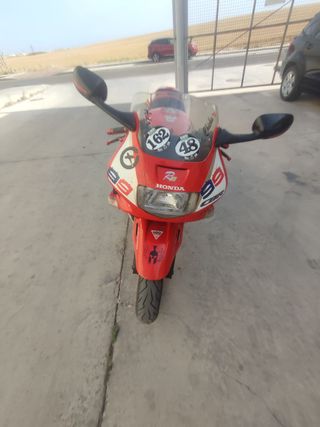 Moto Honda CBR 600F Roja y Blanca