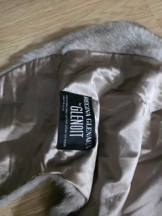 Chal de piel sintética beige y gris