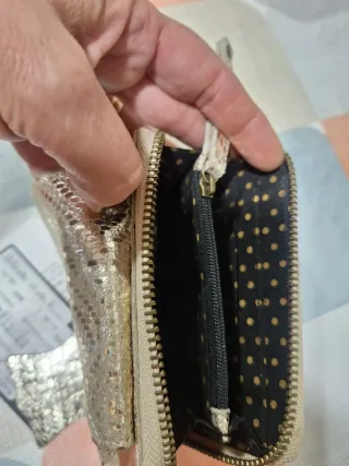 NAINA PMONNAIE Cartera Dorada y Bolsito