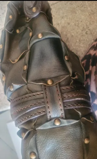 Borsa in pelle color oliva a mano o tracolla