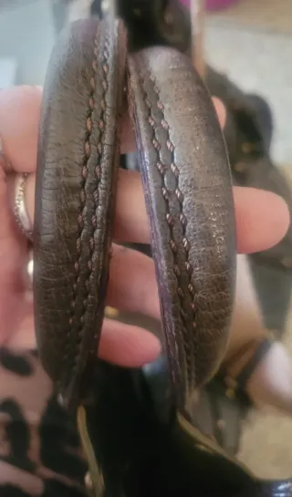 Borsa in pelle color oliva a mano o tracolla