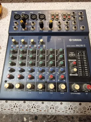 Consola Mezclas Yamaha MG10/2 Amplificada