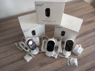 Pack 3 Cámaras Arlo Essential Indoor 2da Gen
