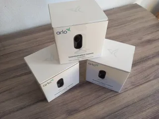 Pack 3 Cámaras Arlo Essential Indoor 2da Gen