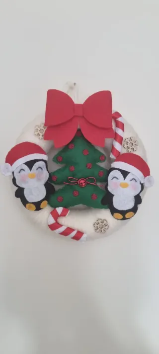 Ghirlanda natalizia con pinguini