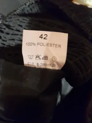 Top satén negro y granate