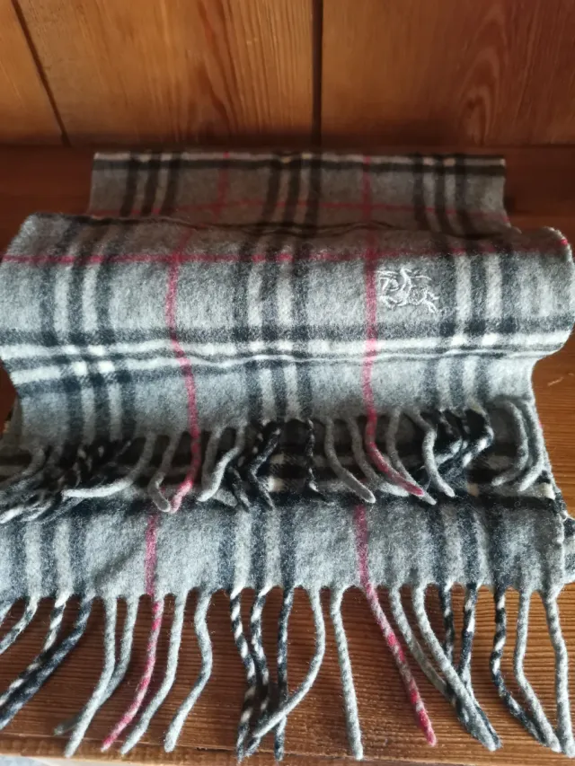 Bufanda Burberry Gris y Rosa