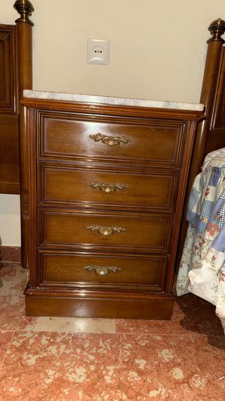 Mesita de noche de madera y mármol