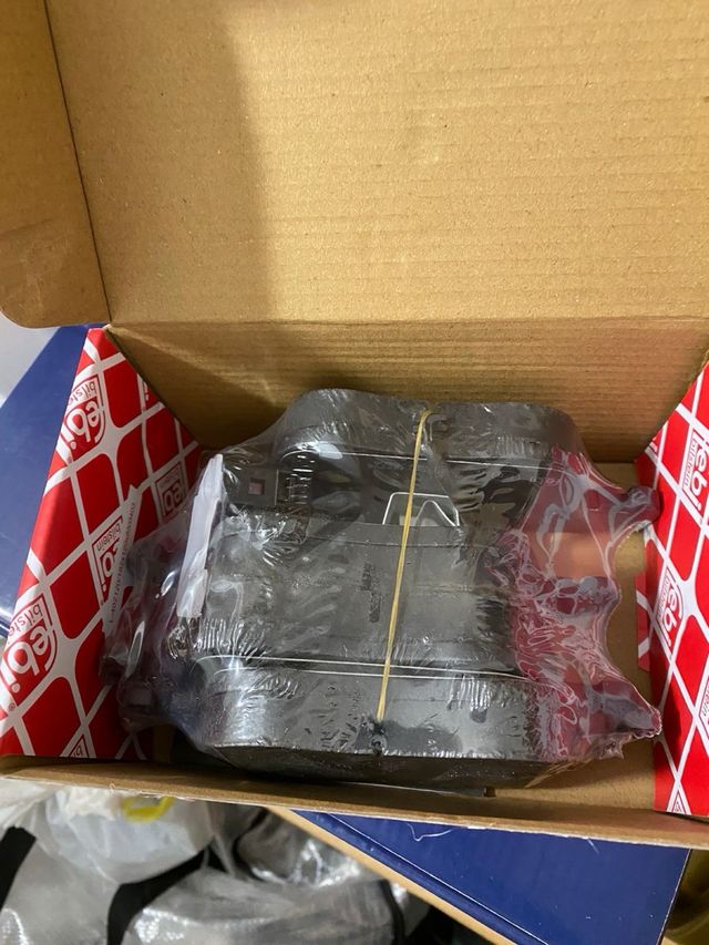 Selling Febi Bilstein front brake pads (2 wheels)