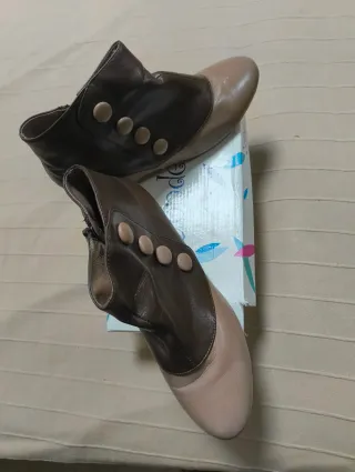 Botines beige y marrón