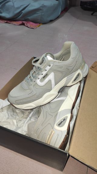 Zapatillas Replay grises y blancas