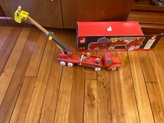 camión de bomberos de madera