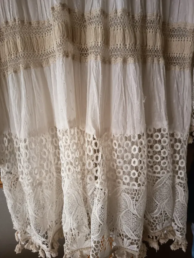 Vestido boho encaje y bordados Color blanco crudo/
