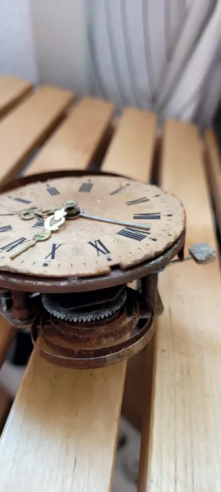 Antiguo mecanismo de reloj!!