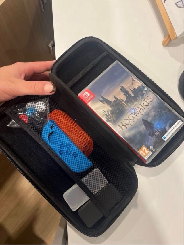 Nintendo Switch OLED + Hogwarts Legacy + Funda