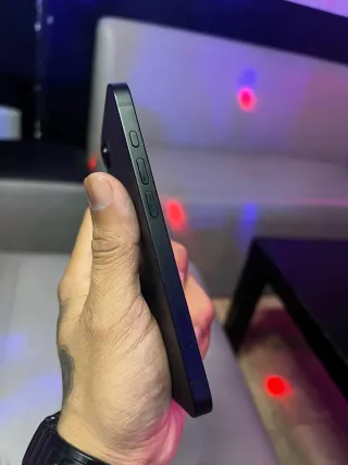 iPhone 16 E con caja y cable