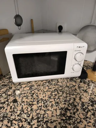 Microondas Nevir 20 litros