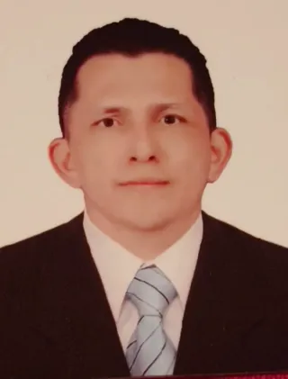 Busco trabajo como repartidor en coche propio.