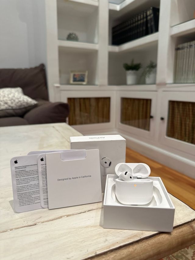 AirPods 4 (Estándar) - Izquierdo + Estuche NUEVOS