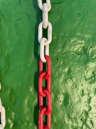 Cadena Plástico Roja y Blanca