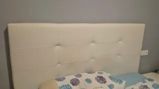 Cabecero de polipiel blanco