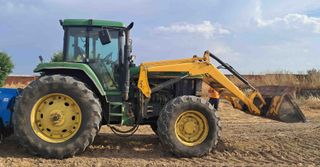 Tractor John Deere 7600 con pala Tenias y cazo.