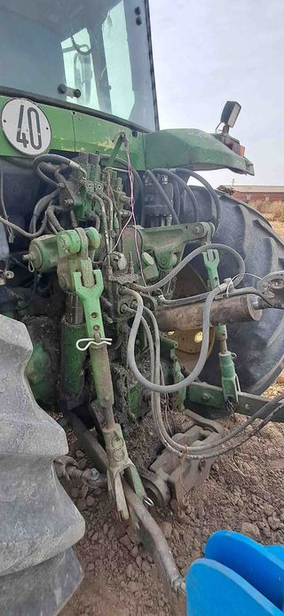 Tractor John Deere 7600 con pala Tenias y cazo.