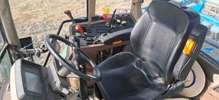 Tractor John Deere 7600 con pala Tenias y cazo.