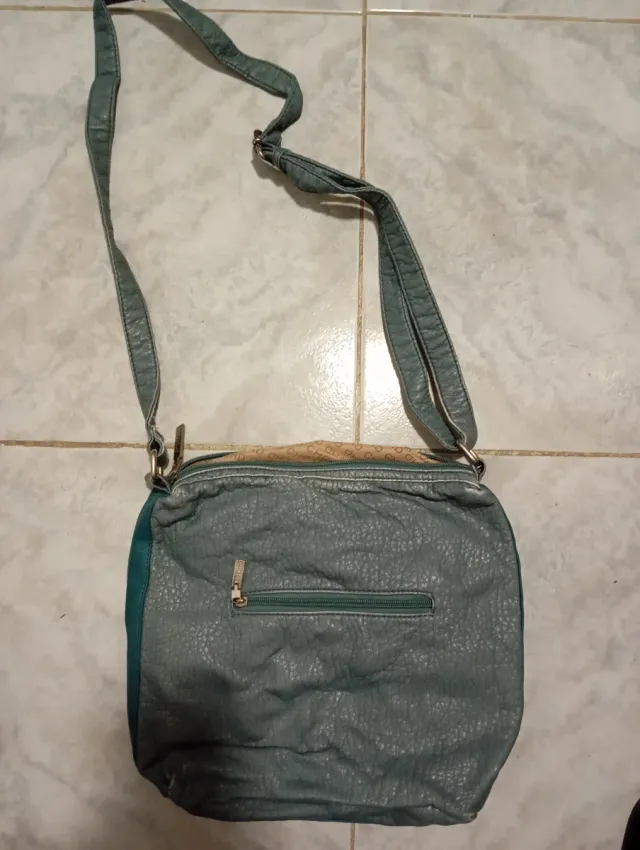 Bolso bandolera gris y verde