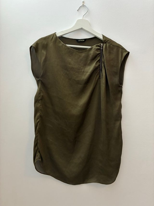 Blusa Massimo Dutti verde militar Talla M