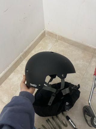 Casco, protecciones, candado y luz bicicleta