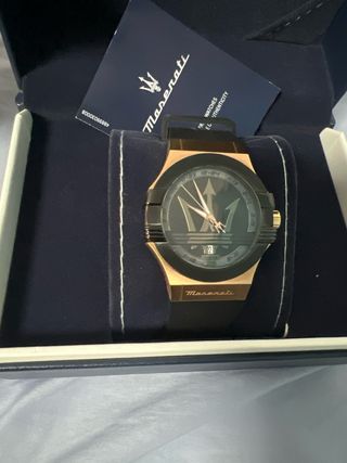 Reloj Maserati Negro y Dorado como nuevo