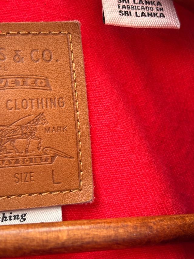 Cazadora vaquera roja Levis Strauss