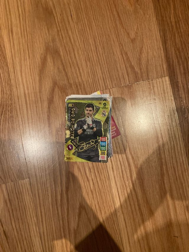 taco con más de 150 cartas con balones de oro etc.