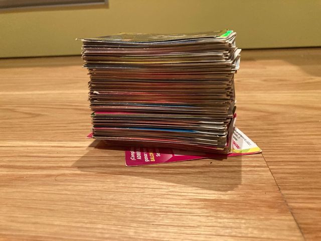 taco con más de 150 cartas con balones de oro etc.