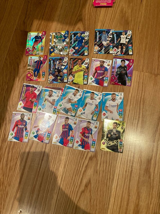 taco con más de 150 cartas con balones de oro etc.