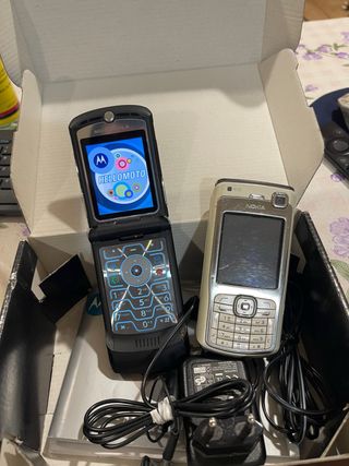 Nokia N70 e Motorola V3