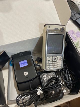 Nokia N70 e Motorola V3
