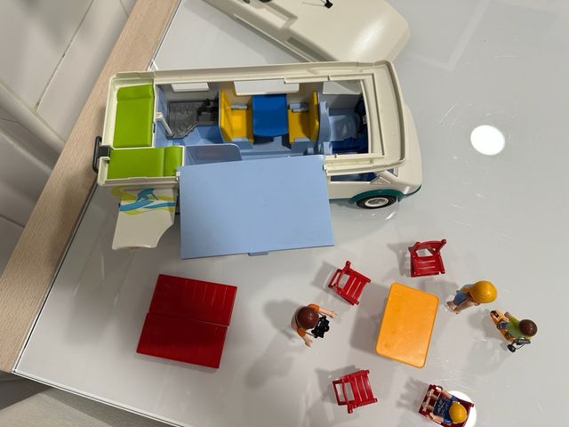 Caravana Playmobil con figuras y accesorios