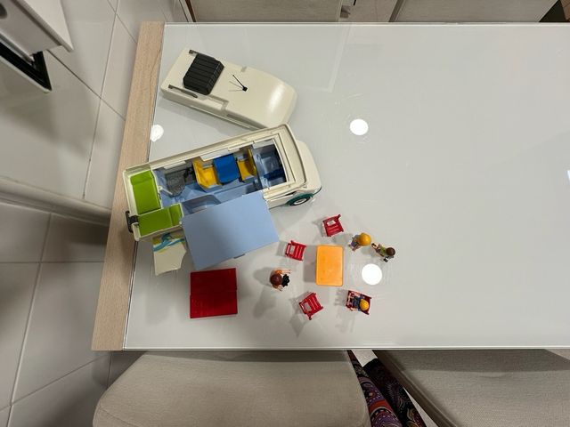 Caravana Playmobil con figuras y accesorios