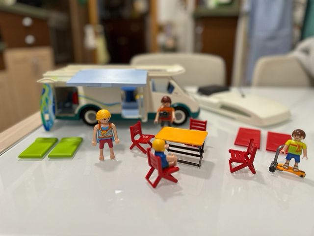 Caravana Playmobil con figuras y accesorios