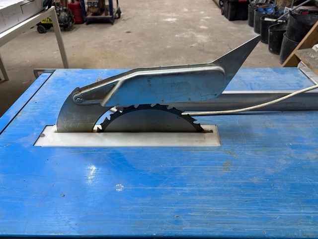 Sierra de mesa trazadora para madera