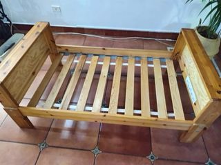 Cama infantil de madera